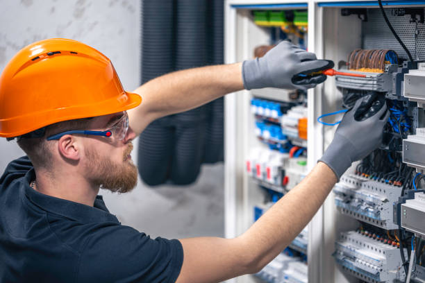 Best Affordable Emergency Electrician  in Windsor Heights, IA
